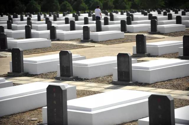 東風(fēng)革命烈士陵園